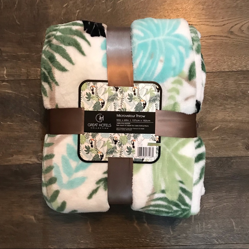 Great Hotels Collection microvelour Throw NWT